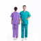 Los uniformes disponibles médicos friegan los trajes para el personal hospitalario